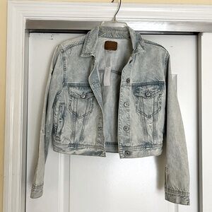 Never been worn w/ tags on American Eagle Jean Jacket, Size Medium.
